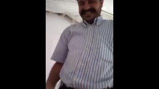 Turkish worker showing his penis to camera(AMELE SİKİ – ADNAN)